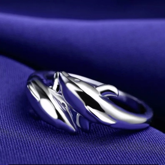 Coast vibes and good vibes!🌺🥭 Welcome to our beachy  “Go With the Flow”Silver Dolphin Ocean/Surfer Ring